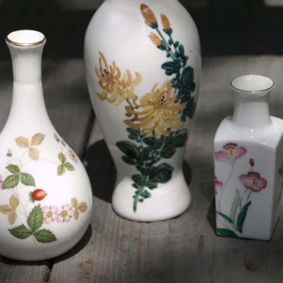 Bundle of 3 Floral Vases - 1- Vintage Wedgwood Bone China England - Picture 4 of 10